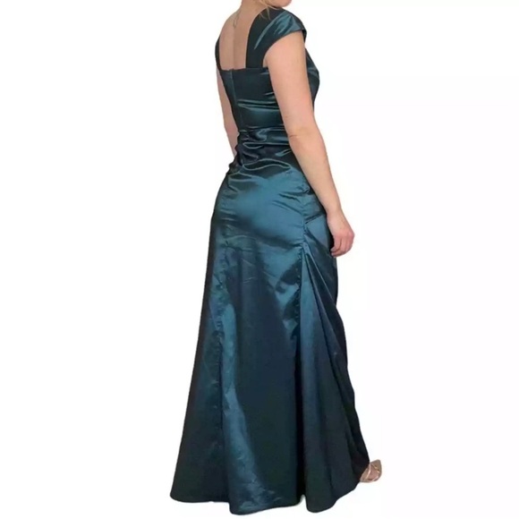Tadashi Shoji Ruched Trumpet Maxi Gown in Teal Green Size 16 Plus. - Picture 2 of 13